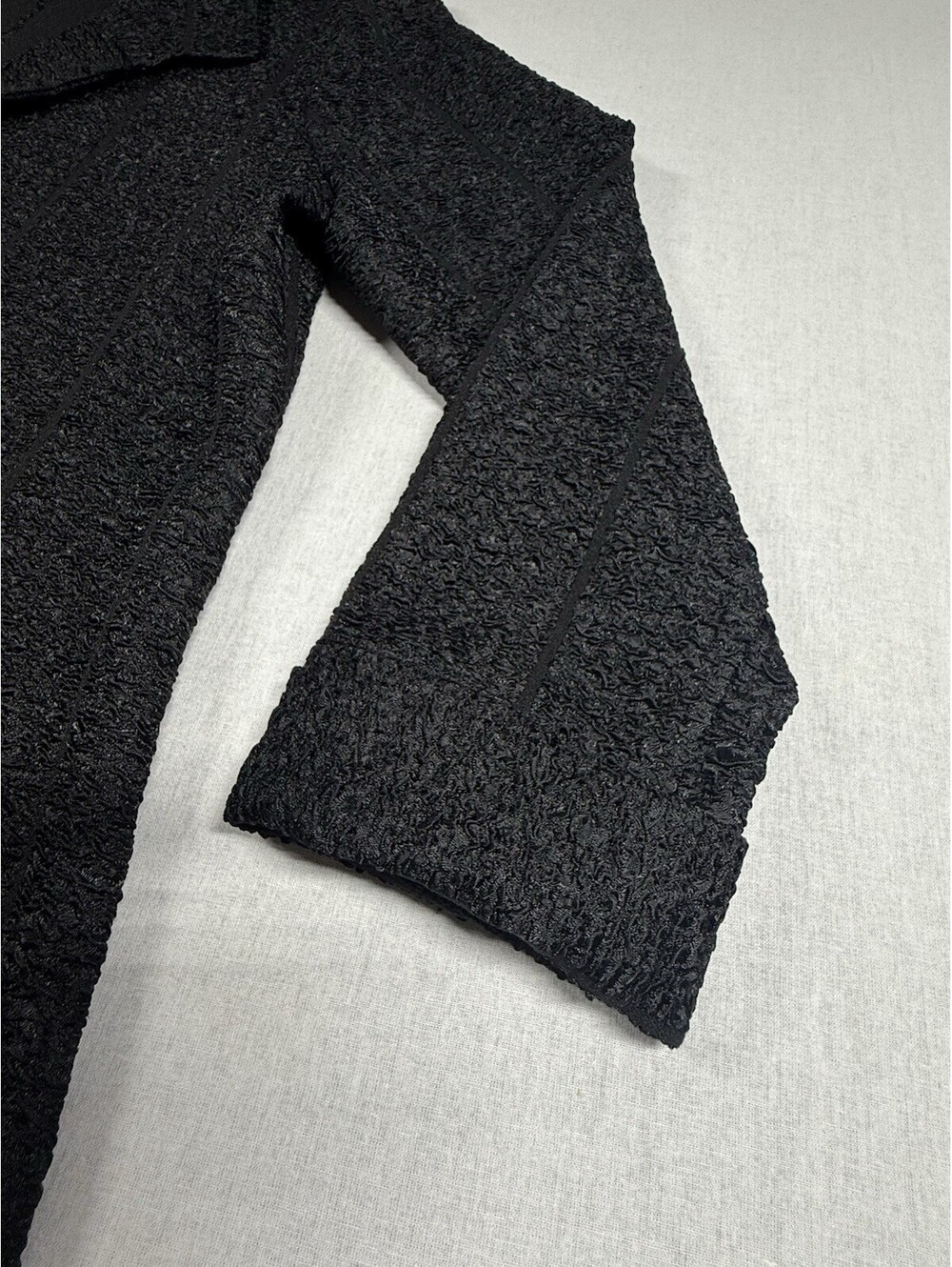 Chico's Ribbon Crepe Textured Open Front Blazer Jacket Sz 2/L Black Minimalist - Picture 2 of 12